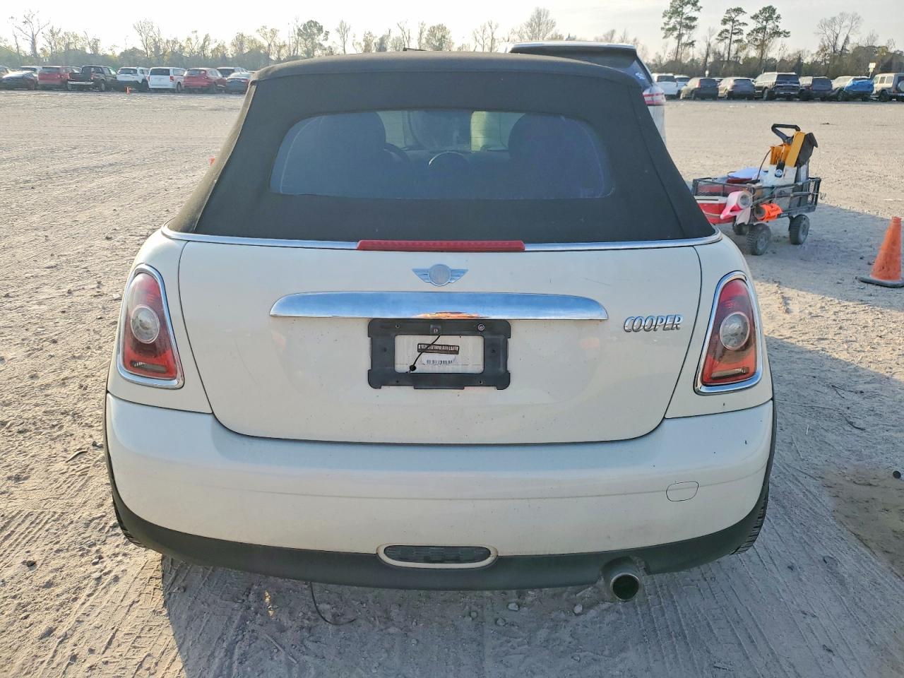 2010 MINI COOPER photo 6