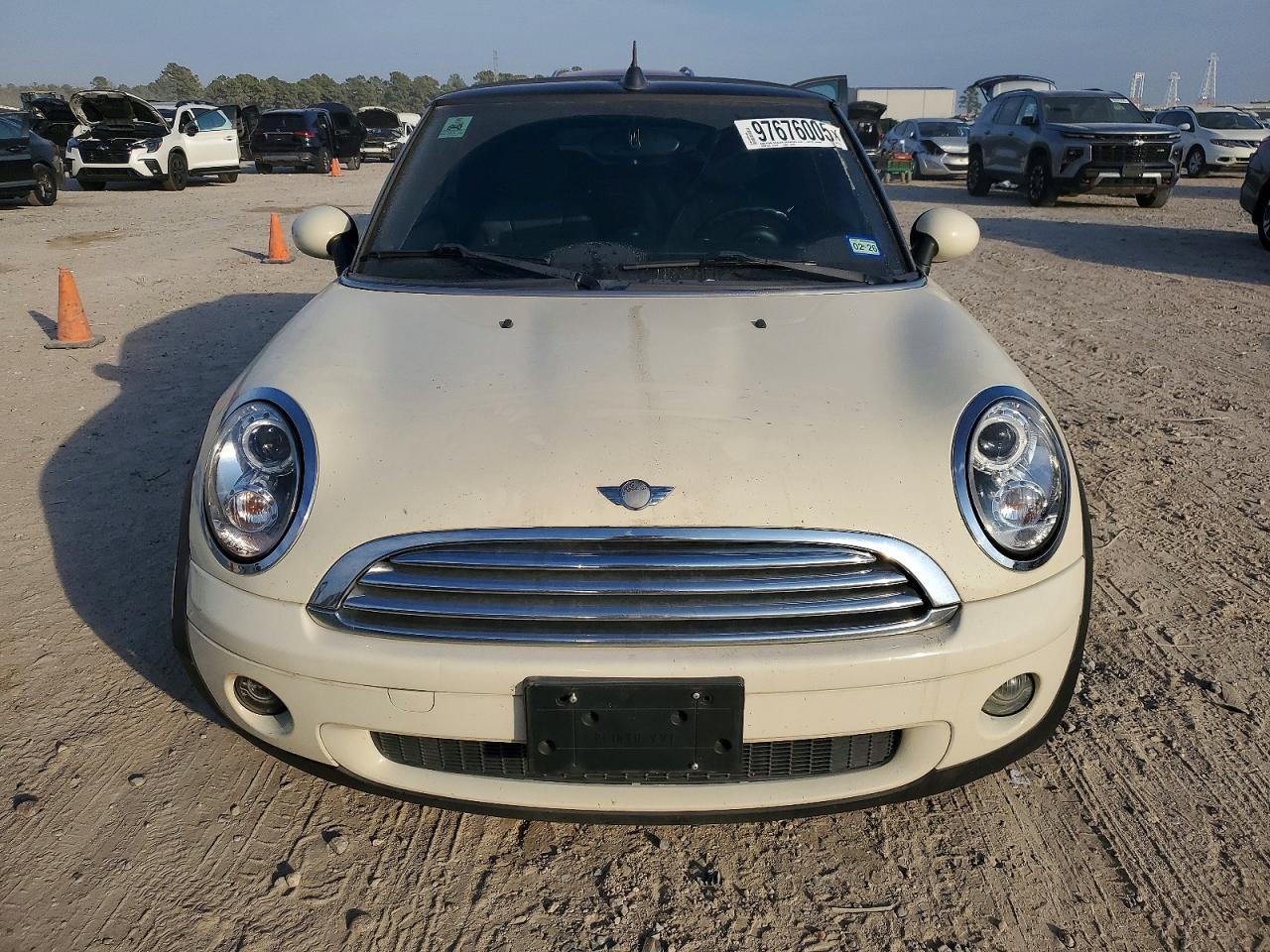 2010 MINI COOPER photo 5