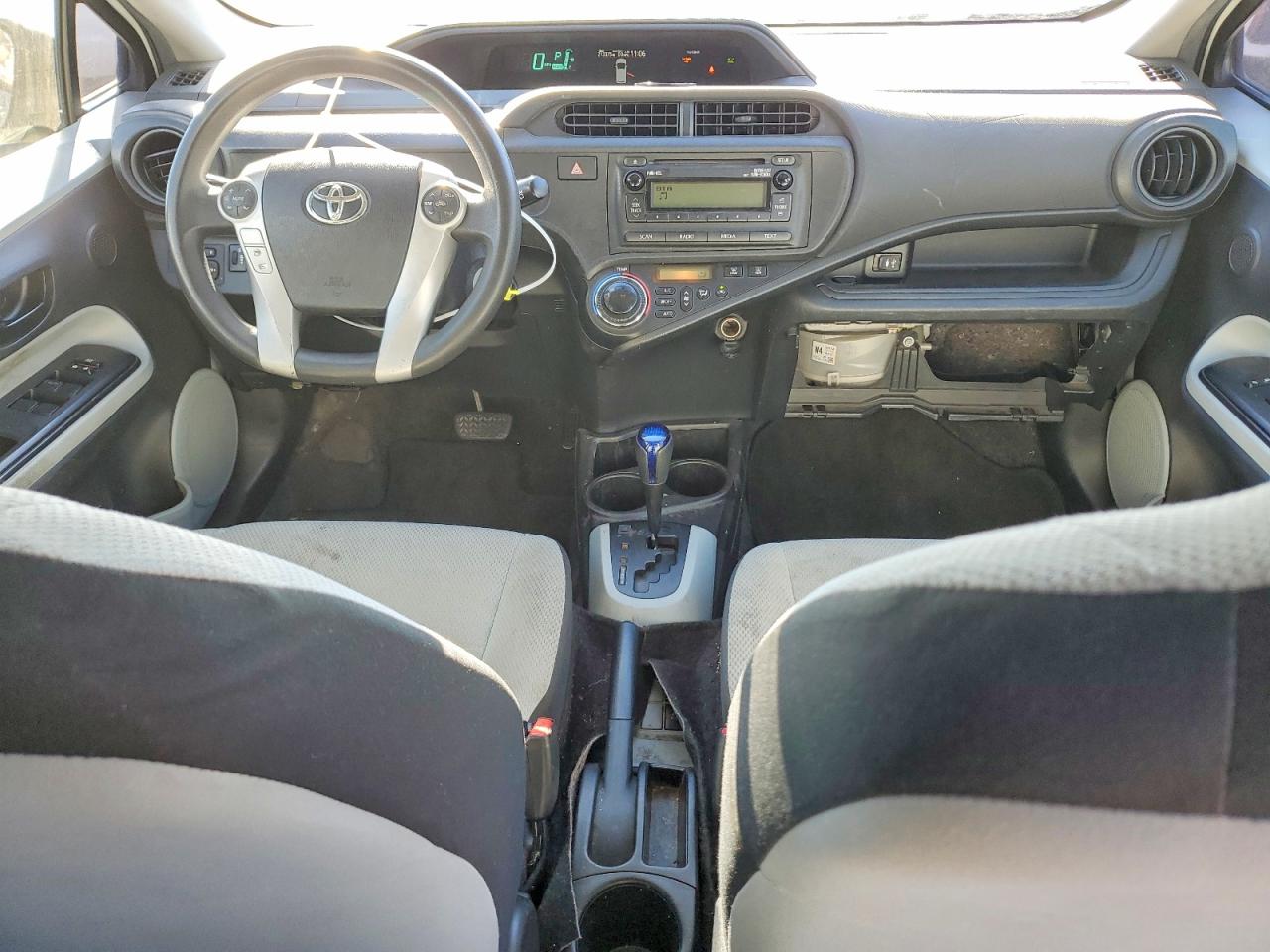 2013 TOYOTA PRIUS C photo 8
