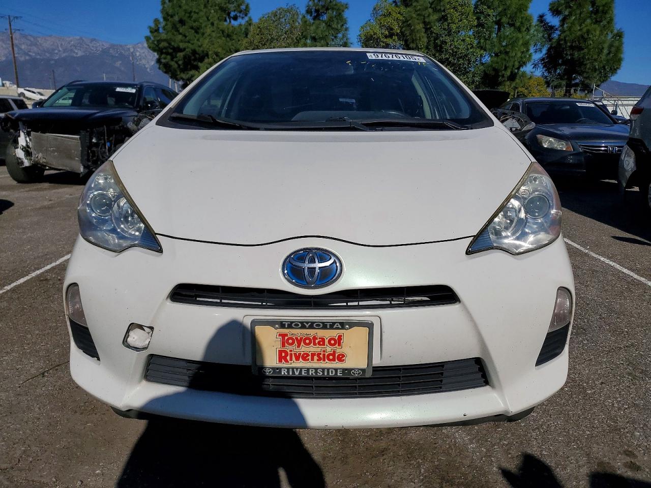 2013 TOYOTA PRIUS C photo 5