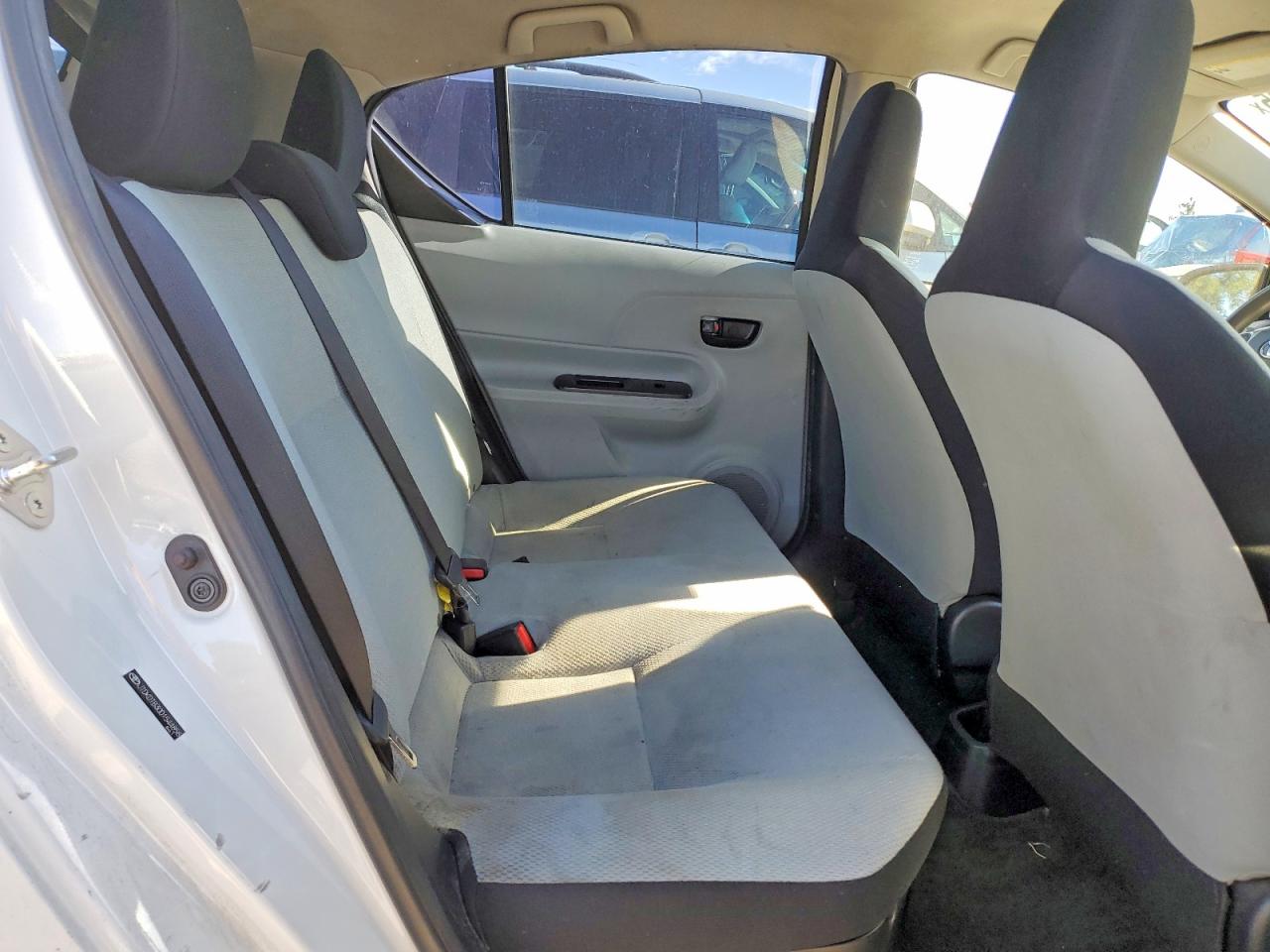 2013 TOYOTA PRIUS C photo 10