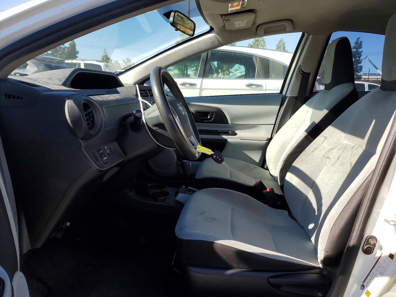2013 TOYOTA PRIUS C photo 7