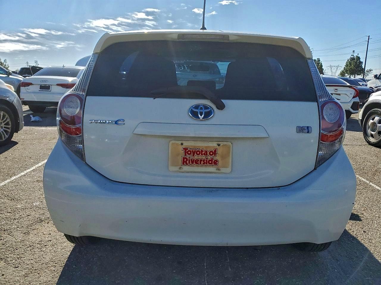 2013 TOYOTA PRIUS C photo 6