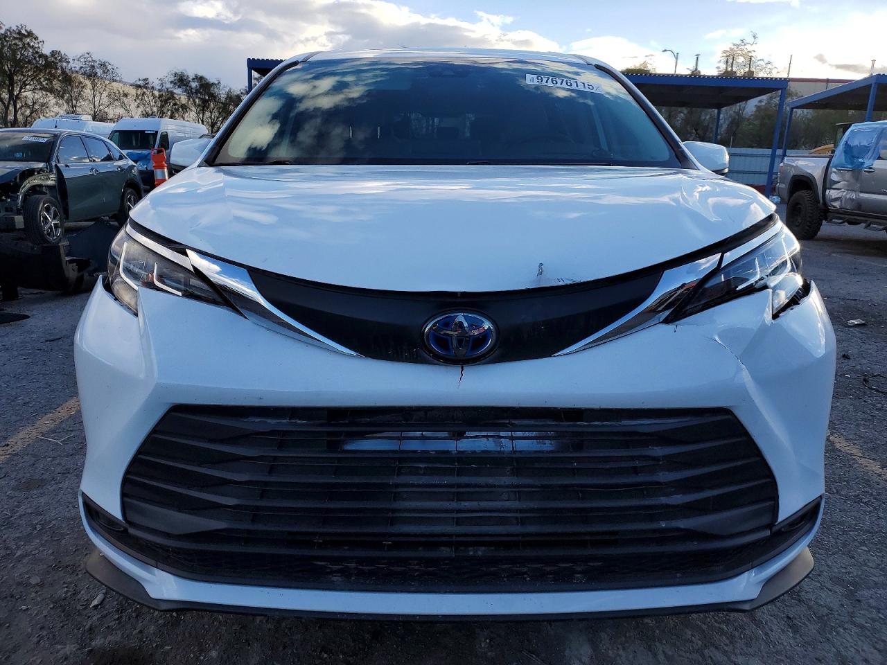 2021 TOYOTA SIENNA LE photo 5