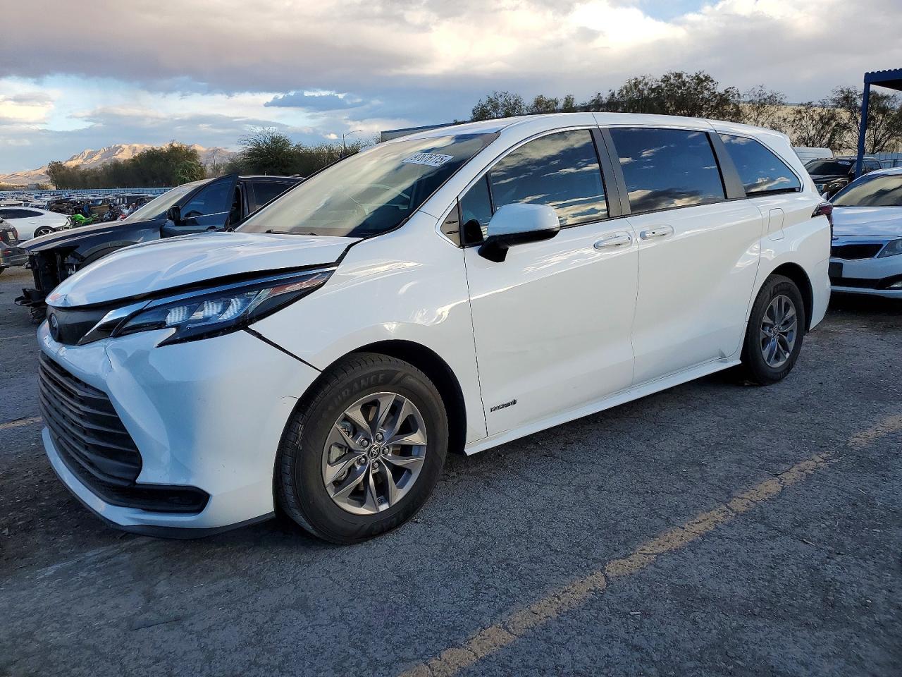 2021 TOYOTA SIENNA