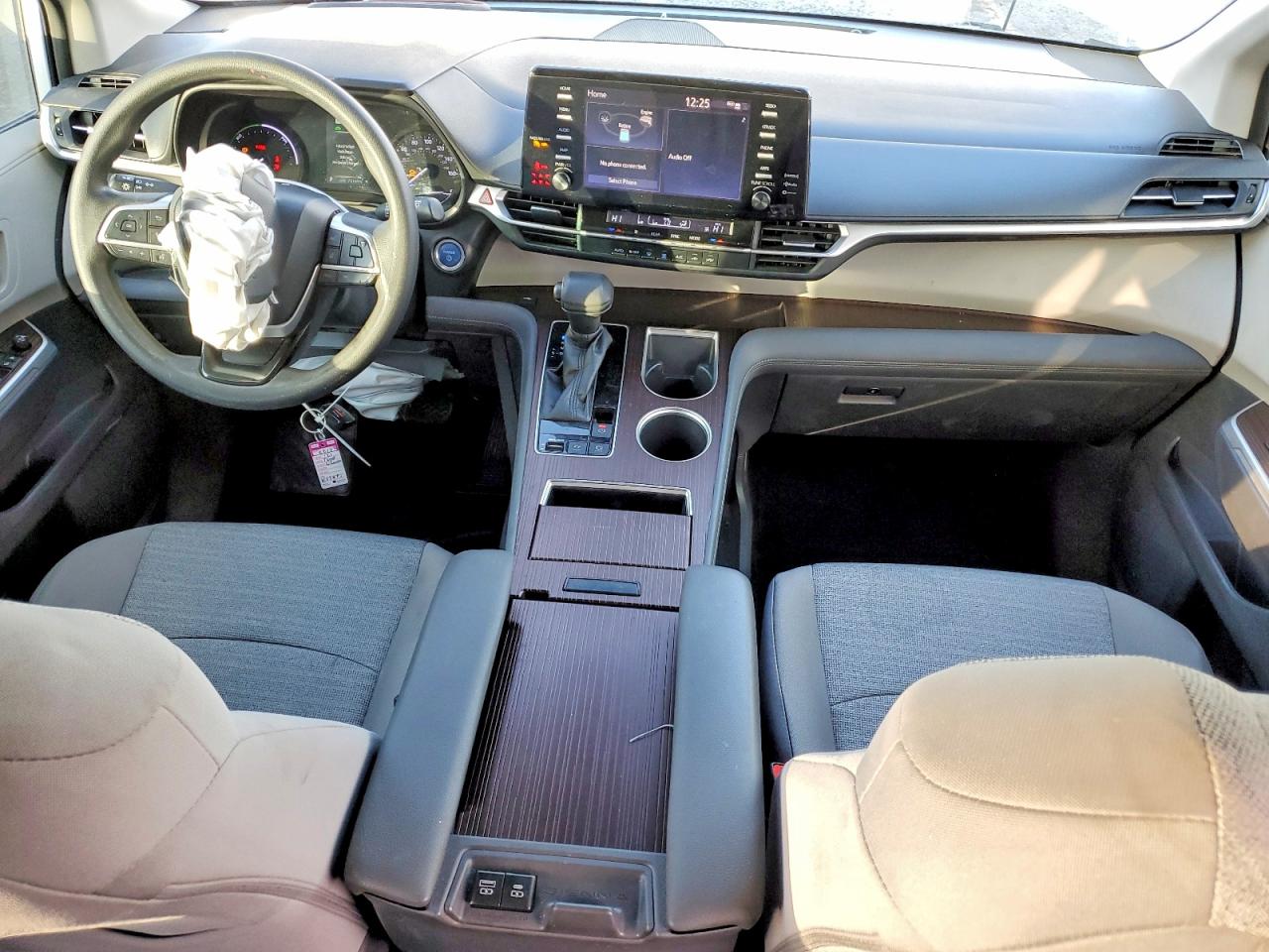 2021 TOYOTA SIENNA LE photo 8