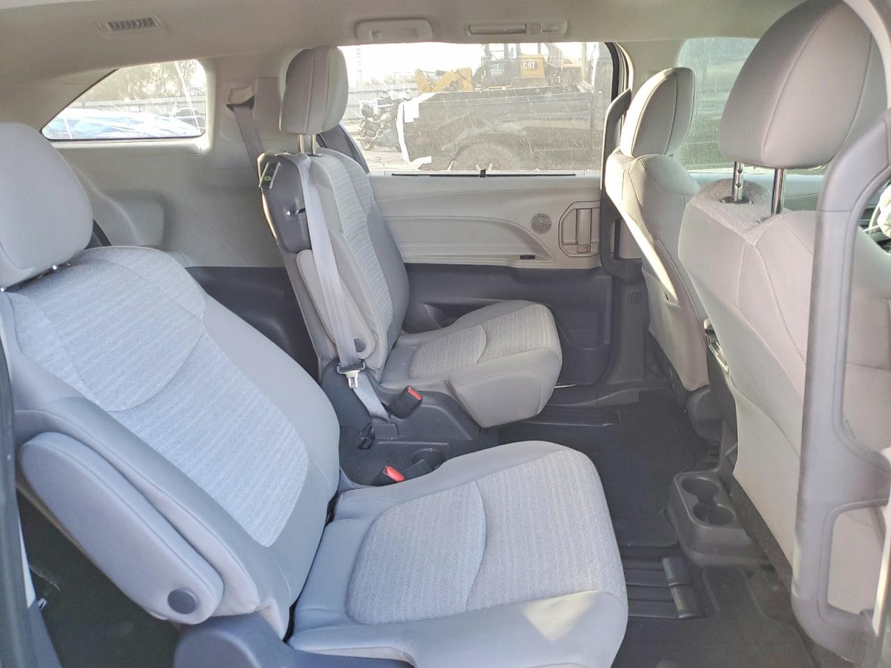2021 TOYOTA SIENNA LE photo 11