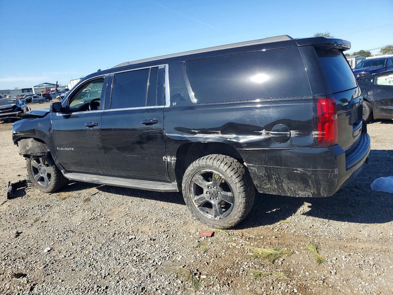2018 CHEVROLET SUBURBAN K1500 LT photo 2
