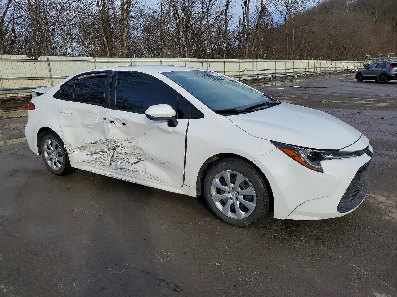 2024 TOYOTA COROLLA LE photo 4