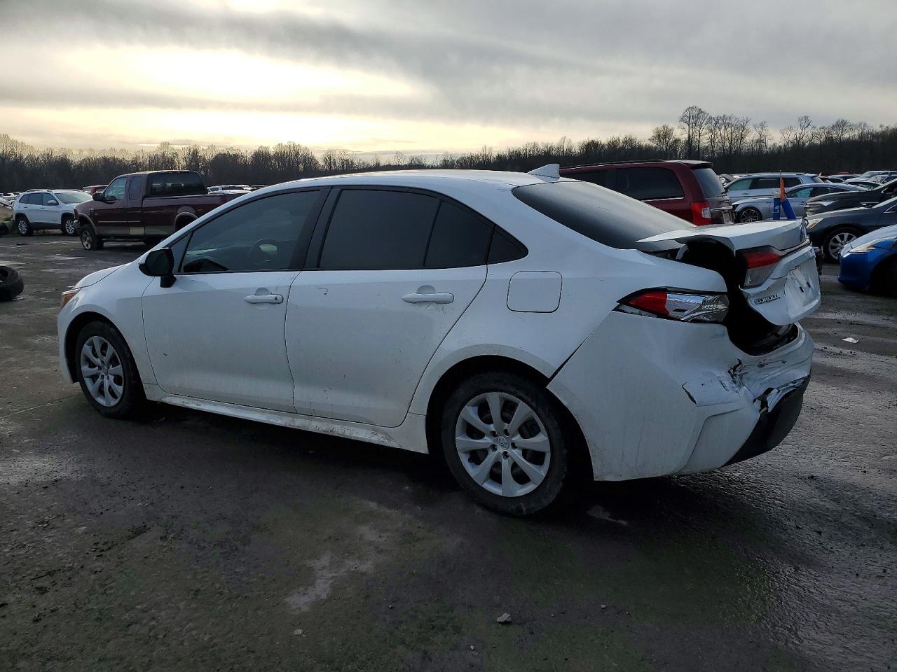 2024 TOYOTA COROLLA LE photo 2