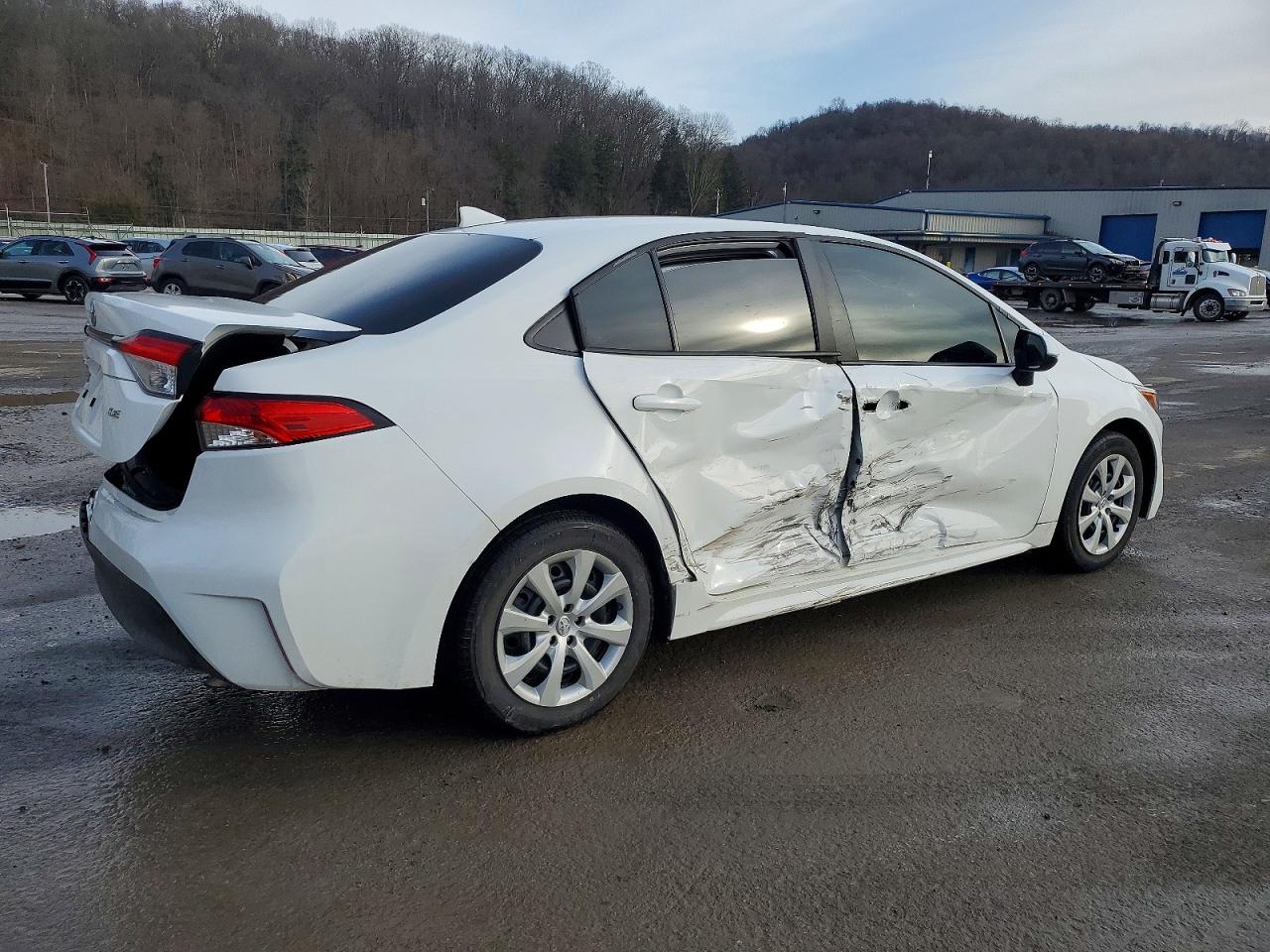 2024 TOYOTA COROLLA LE photo 3