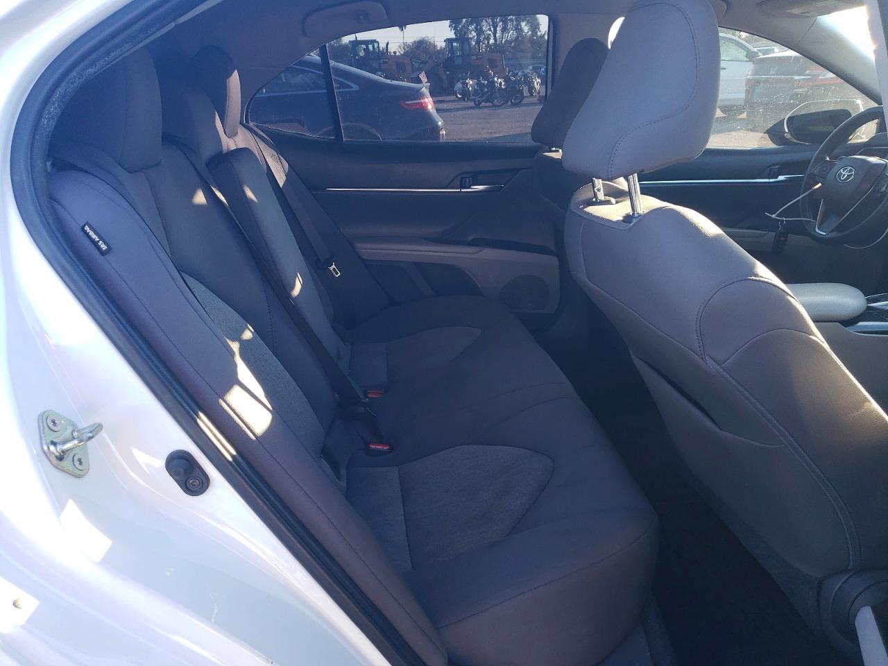 2020 TOYOTA CAMRY LE photo 19