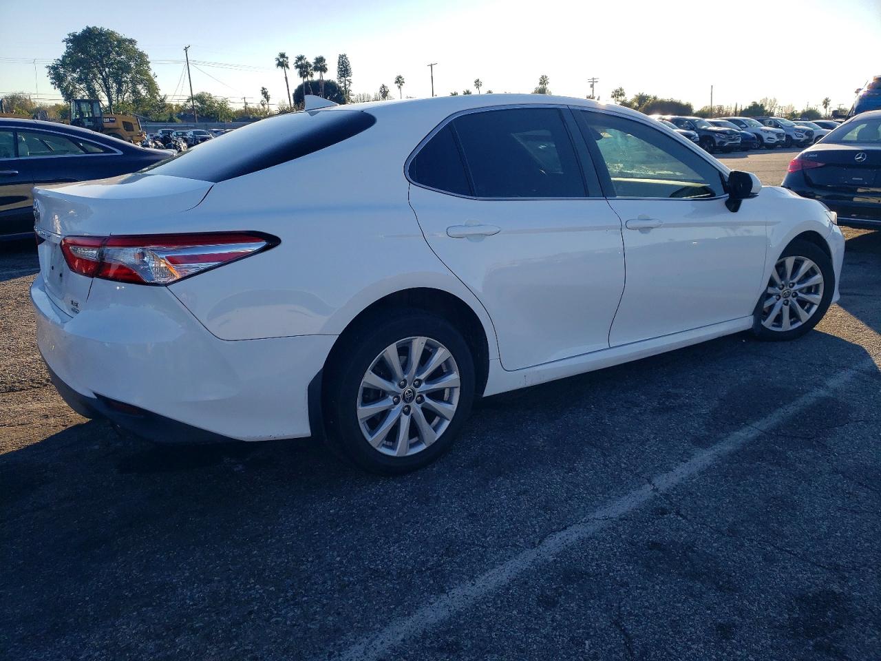 2020 TOYOTA CAMRY LE photo 5