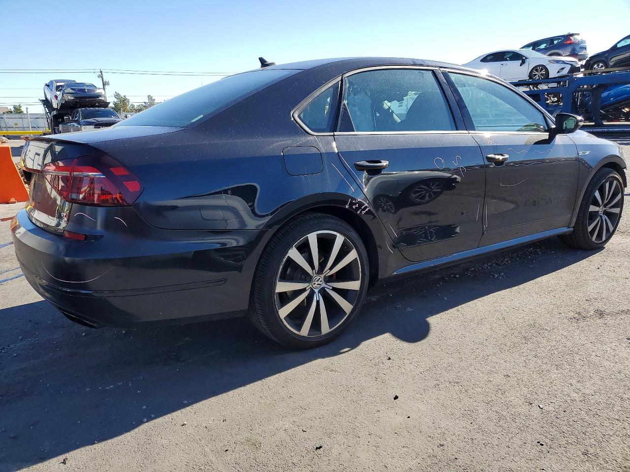 2018 VOLKSWAGEN PASSAT GT photo 3