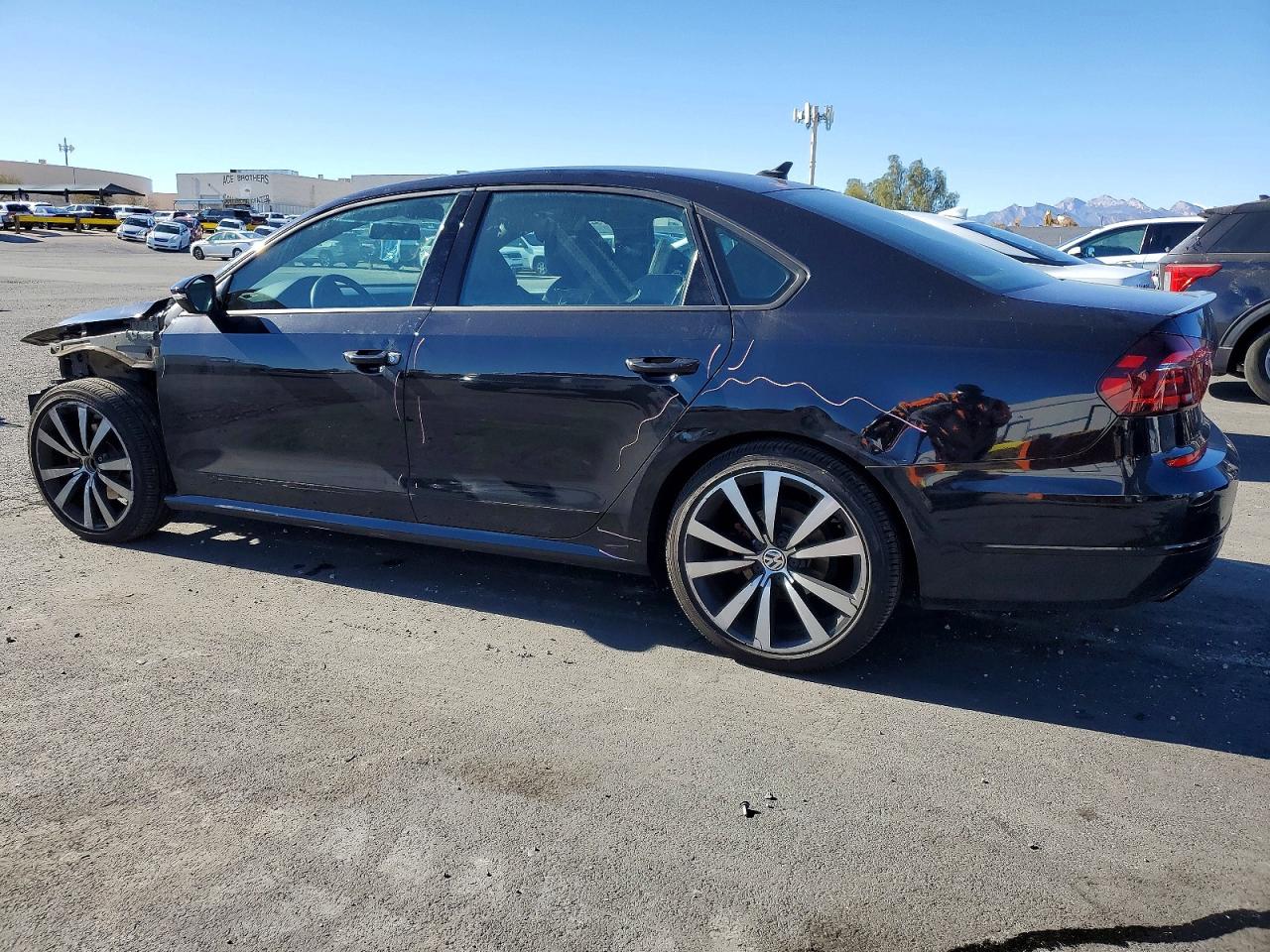 2018 VOLKSWAGEN PASSAT GT photo 2