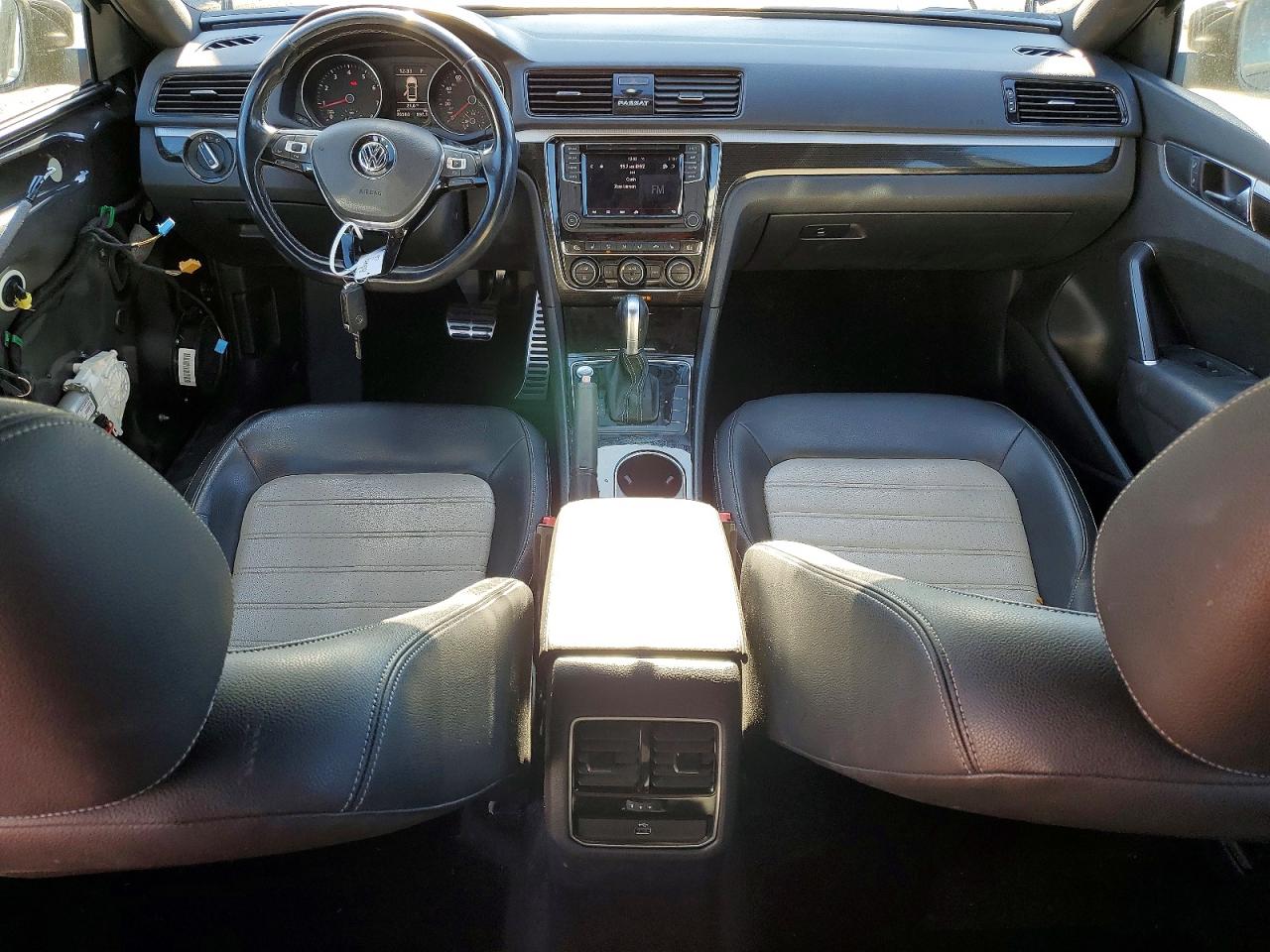 2018 VOLKSWAGEN PASSAT GT photo 8