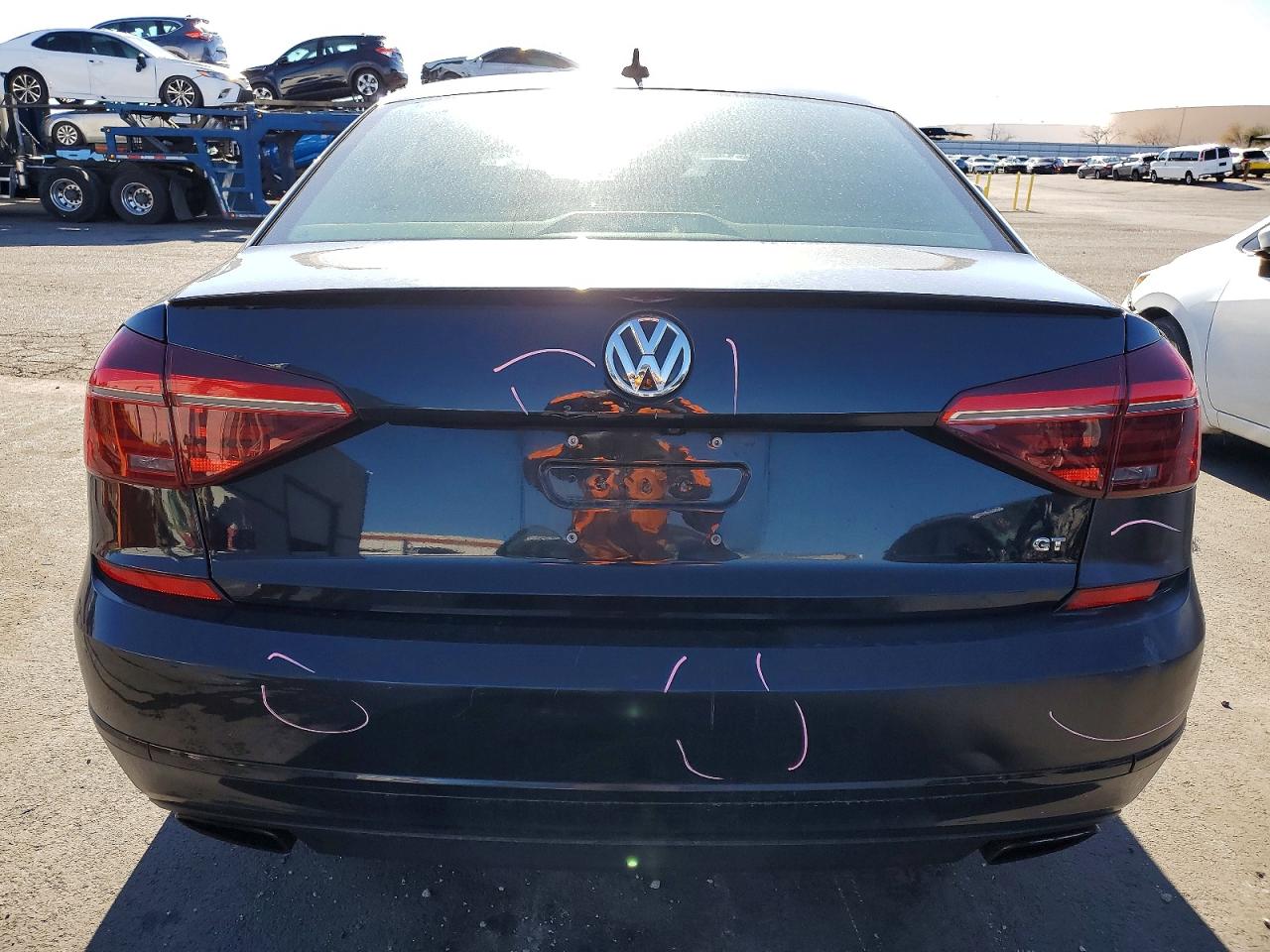 2018 VOLKSWAGEN PASSAT GT photo 6