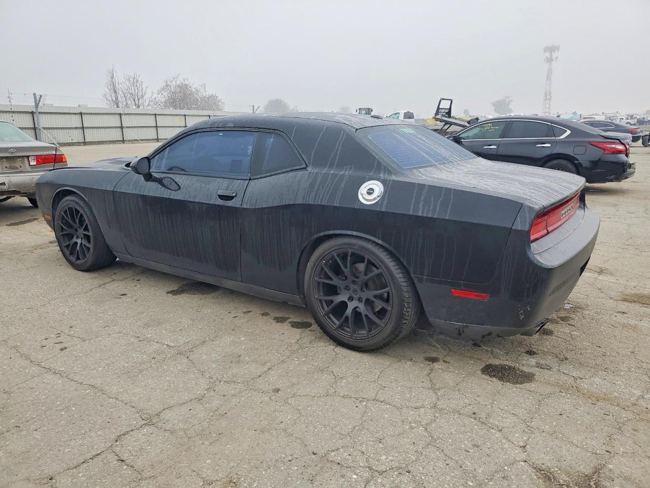 2013 DODGE CHALLENGER SXT photo 2