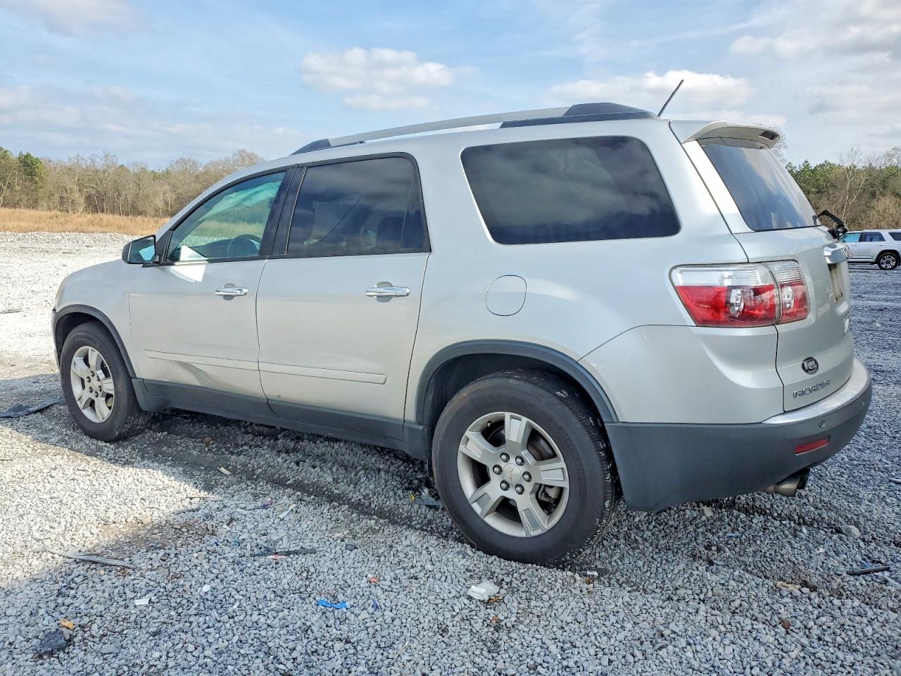2011 GMC ACADIA SLE photo 2