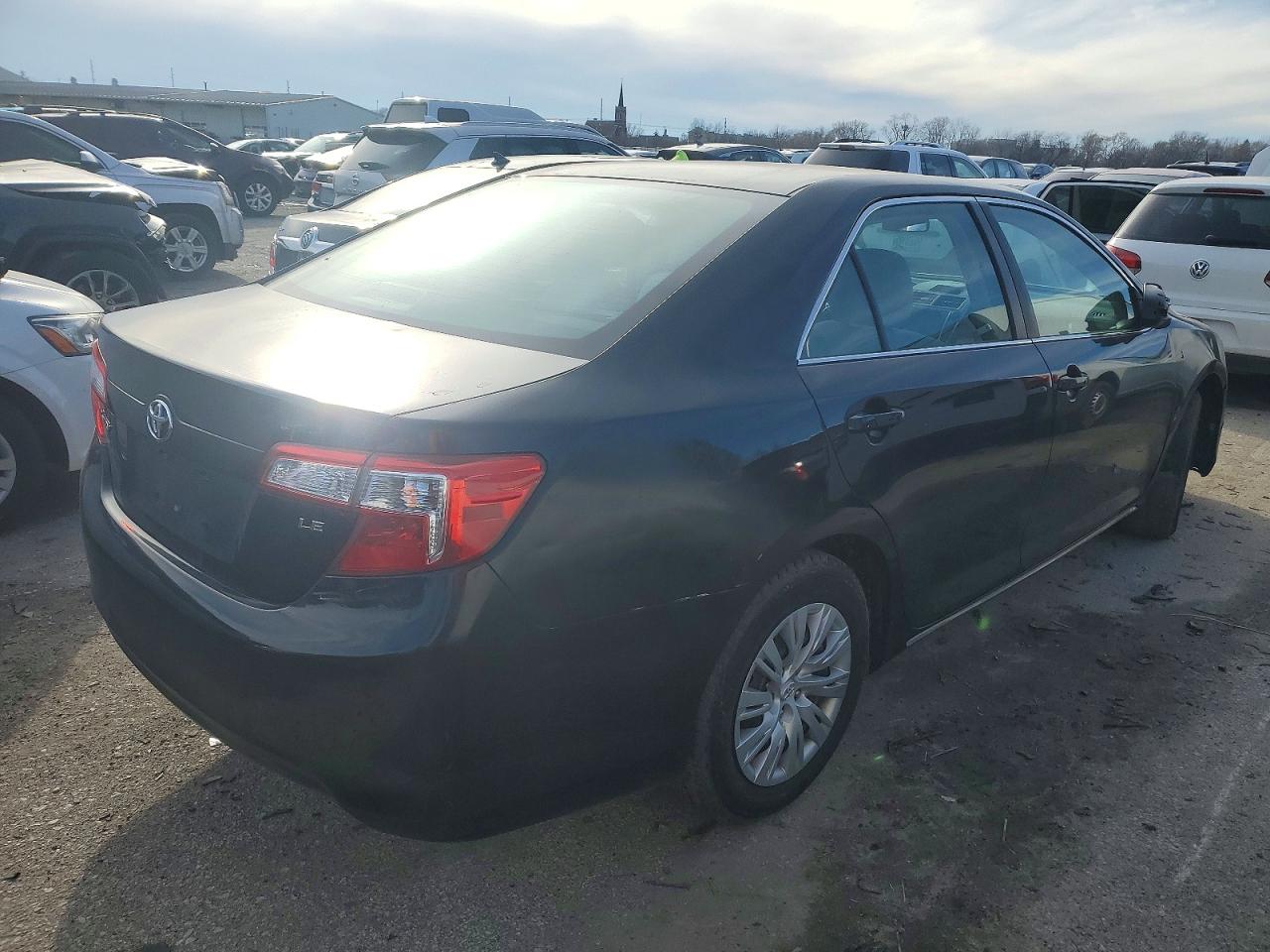 2014 TOYOTA CAMRY L photo 3