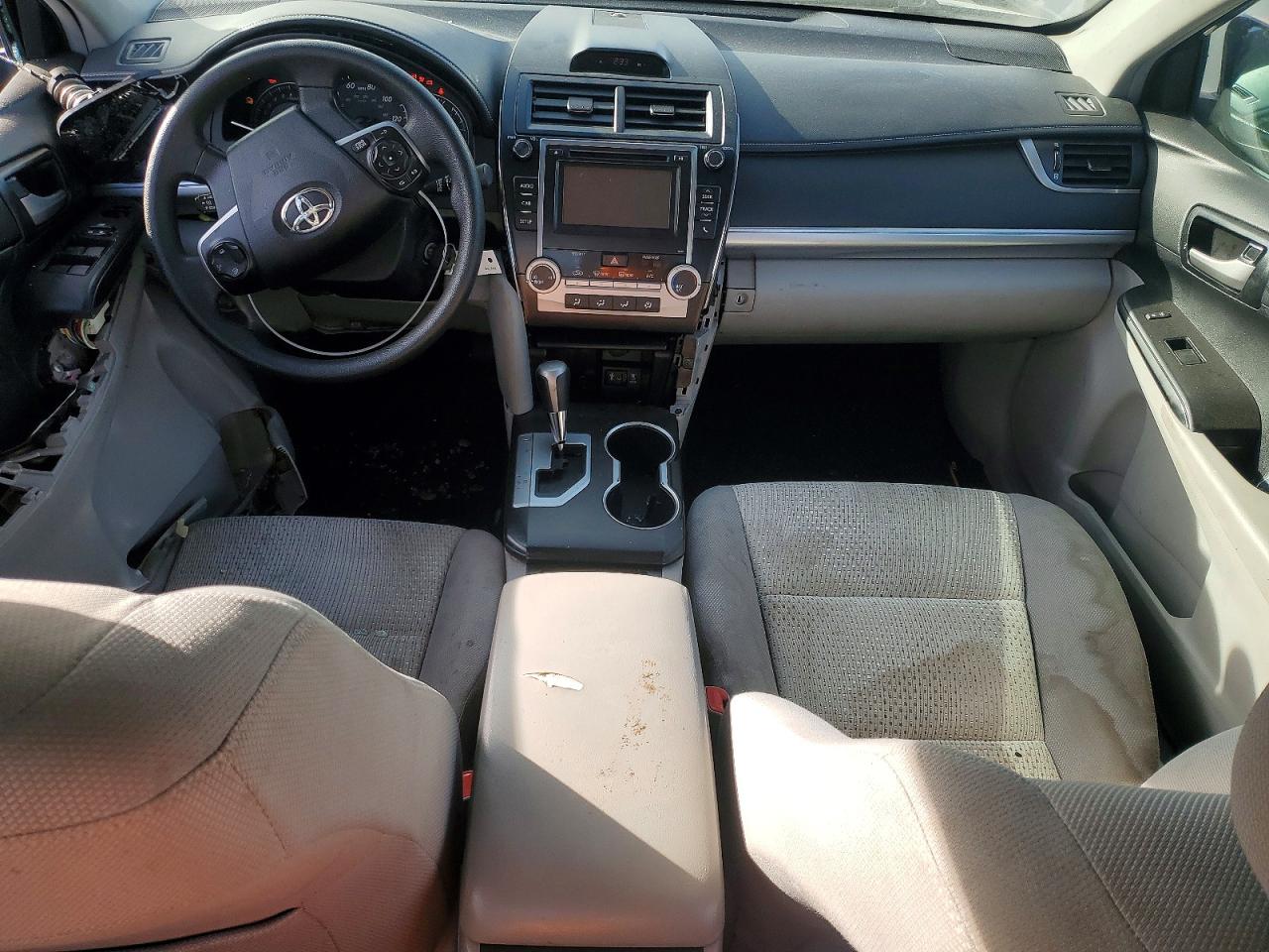 2014 TOYOTA CAMRY L photo 8