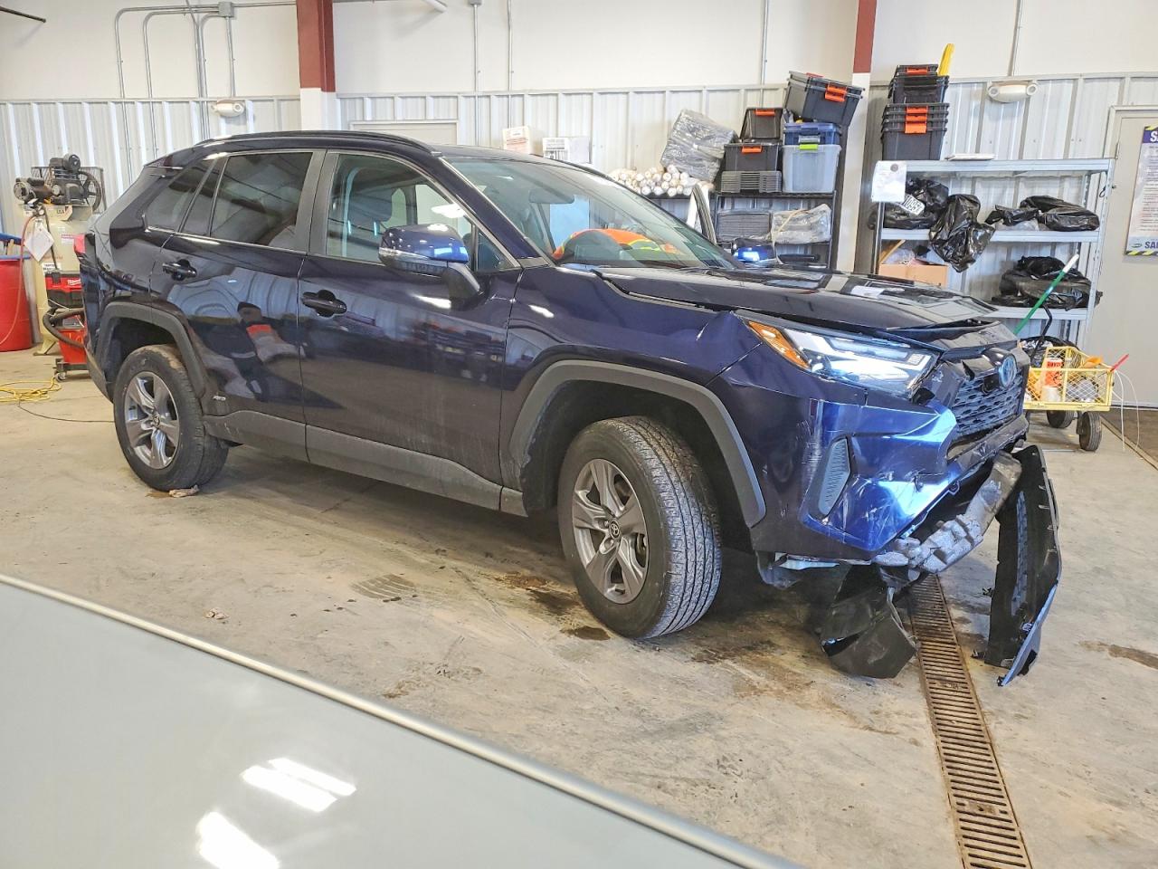 2024 TOYOTA RAV4 XLE photo 4