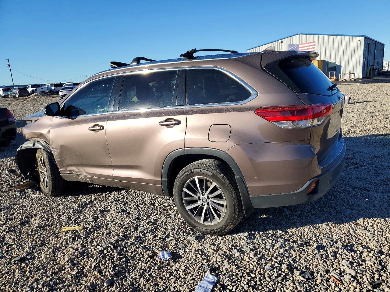 2018 TOYOTA HIGHLANDER SE photo 2