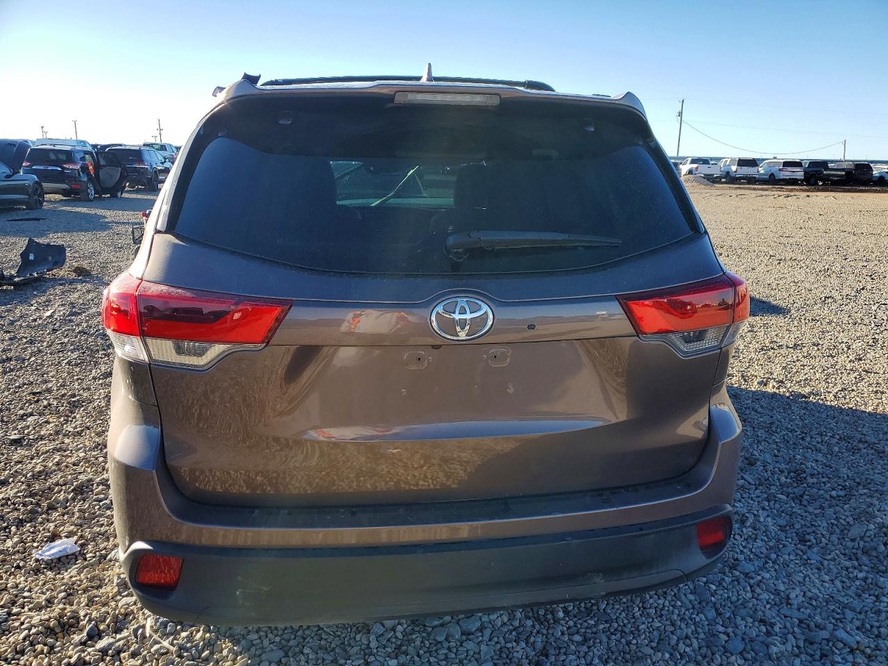 2018 TOYOTA HIGHLANDER SE photo 6