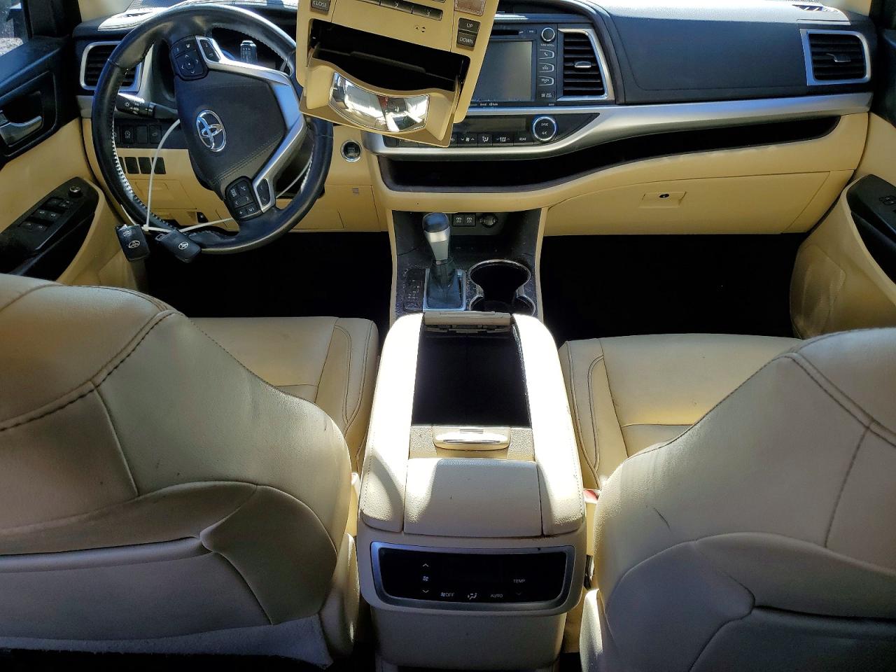 2018 TOYOTA HIGHLANDER SE photo 8
