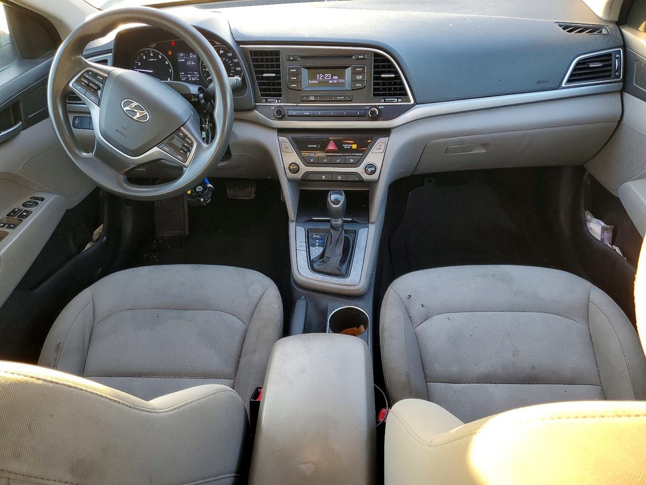2018 HYUNDAI ELANTRA SE photo 8