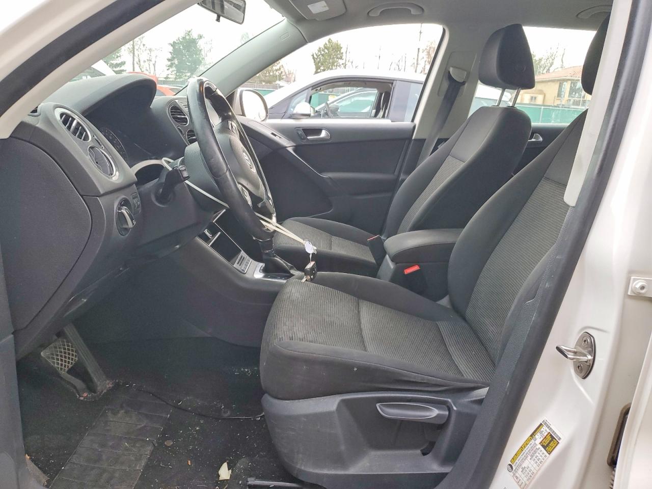 2013 VOLKSWAGEN TIGUAN S photo 7