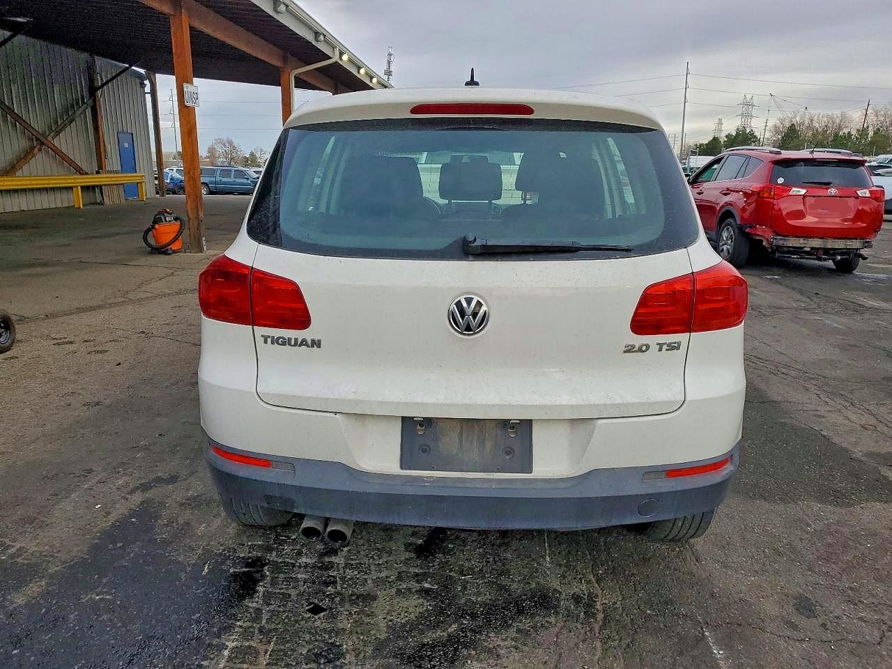 2013 VOLKSWAGEN TIGUAN S photo 6