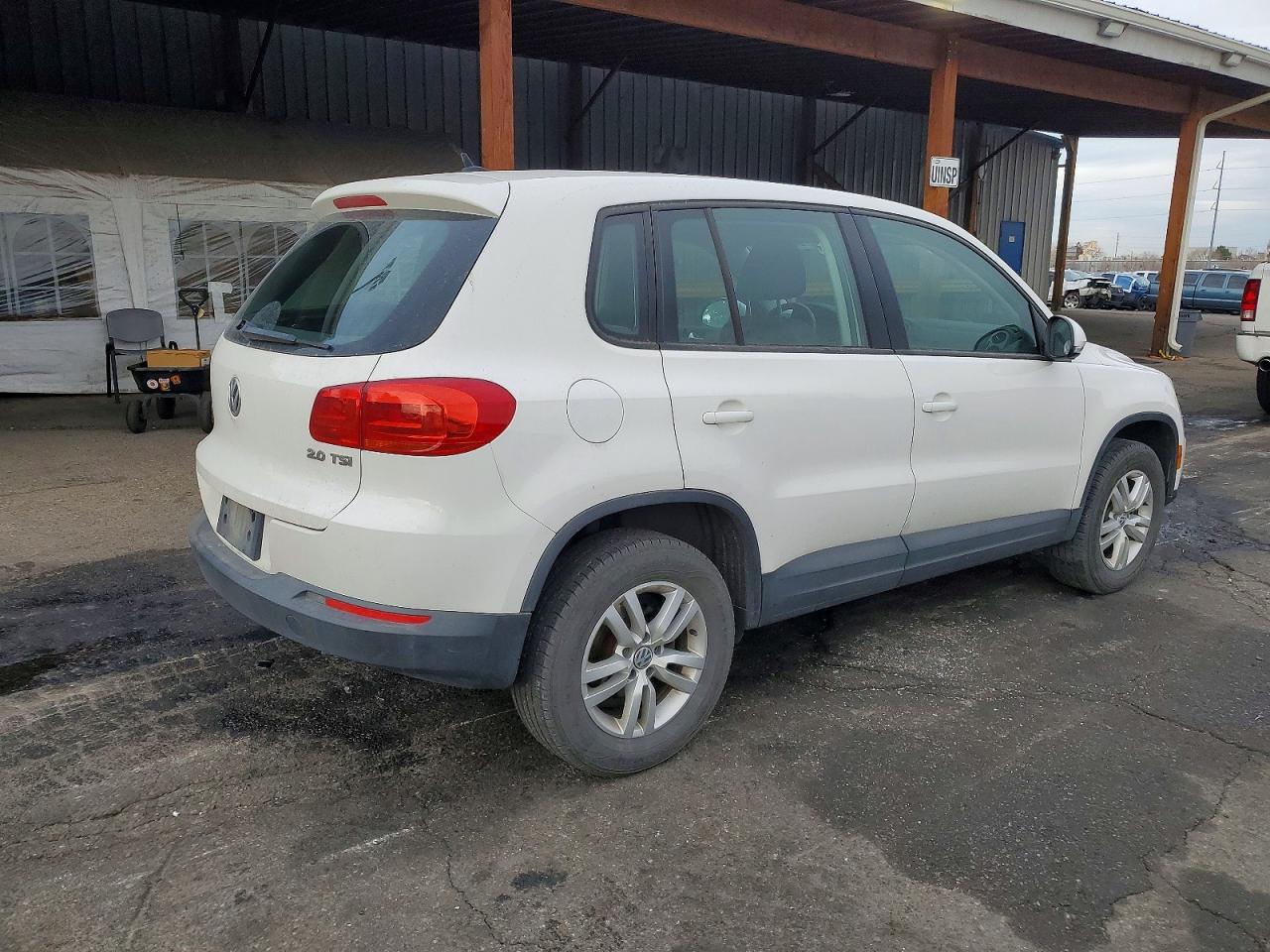 2013 VOLKSWAGEN TIGUAN S photo 3