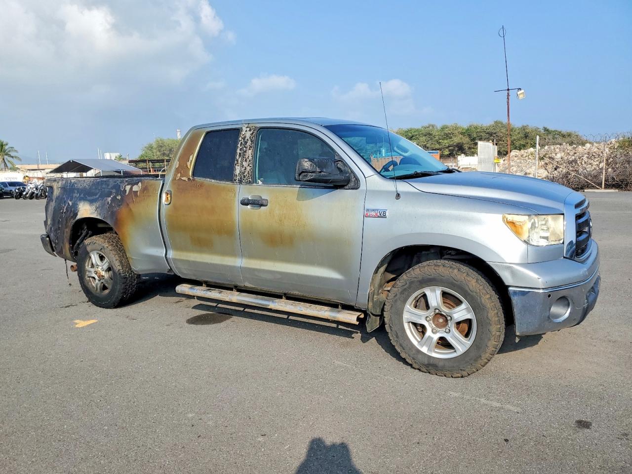 2010 TOYOTA TUNDRA DOUBLE CAB SR5 photo 4