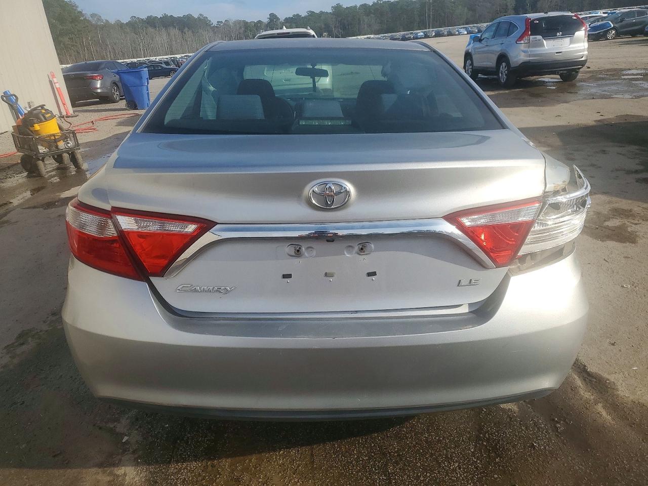 2015 TOYOTA CAMRY LE photo 6