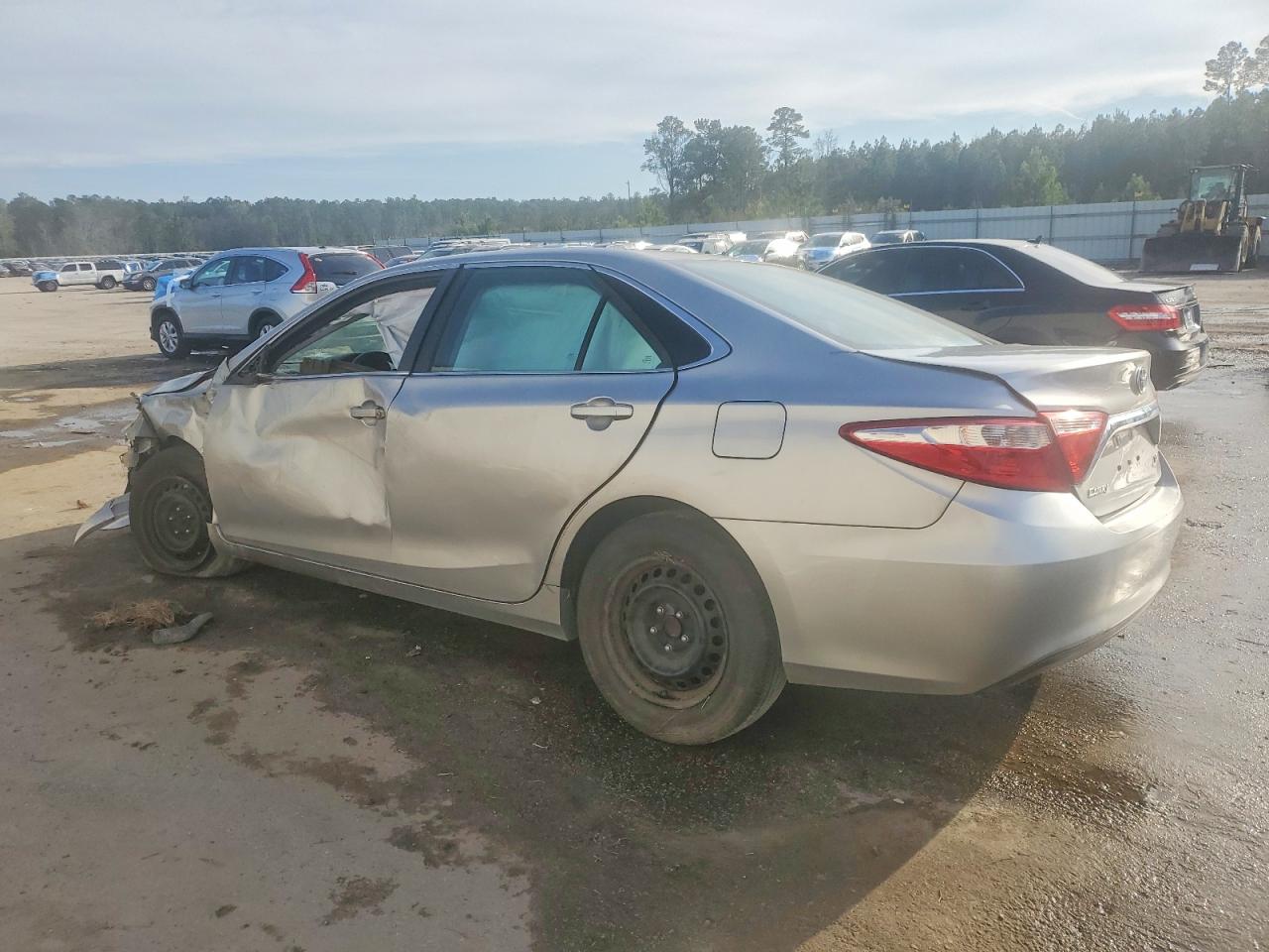 2015 TOYOTA CAMRY LE photo 2