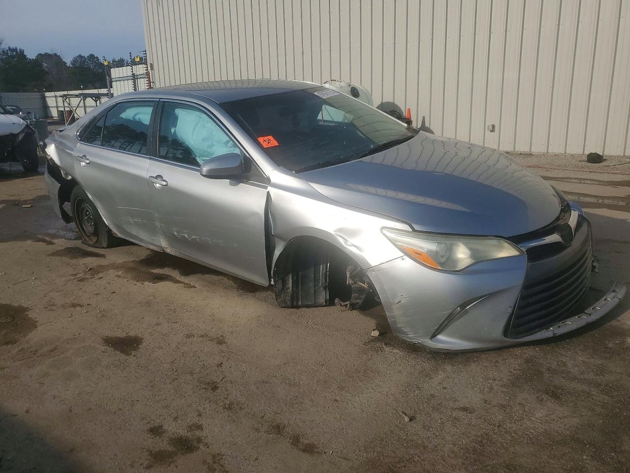 2015 TOYOTA CAMRY LE photo 4