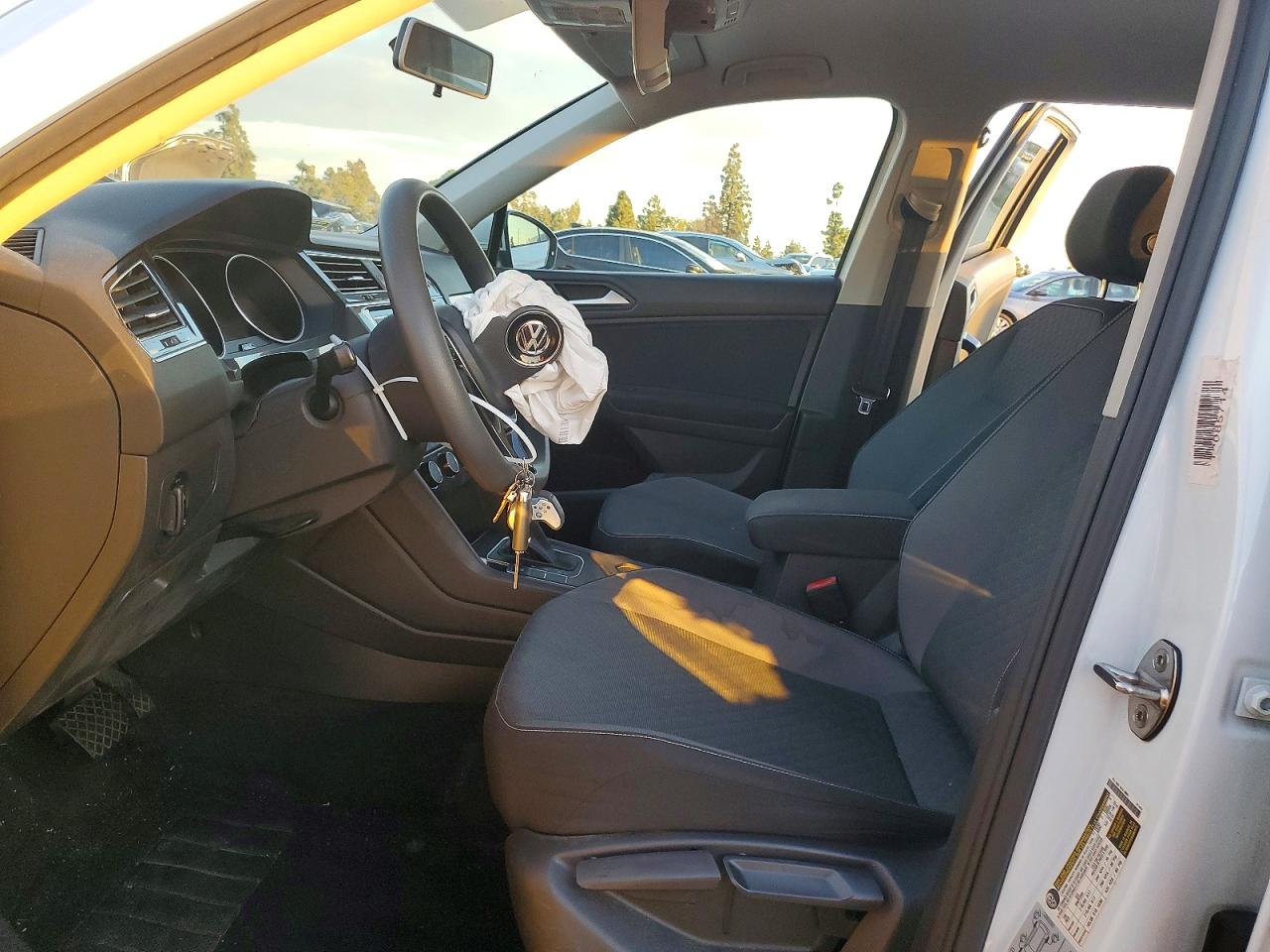 2021 VOLKSWAGEN TIGUAN S photo 13