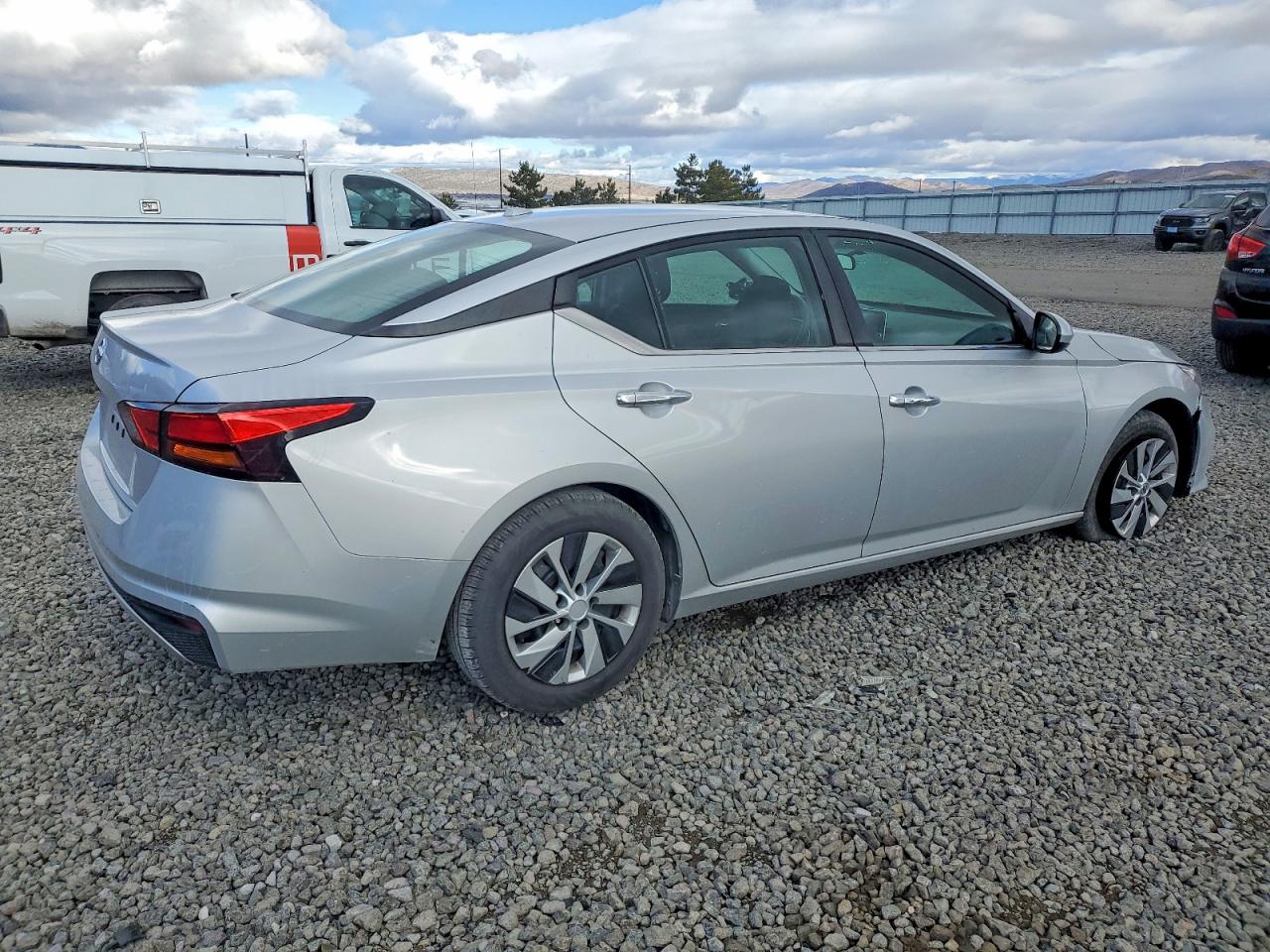2019 NISSAN ALTIMA S photo 3