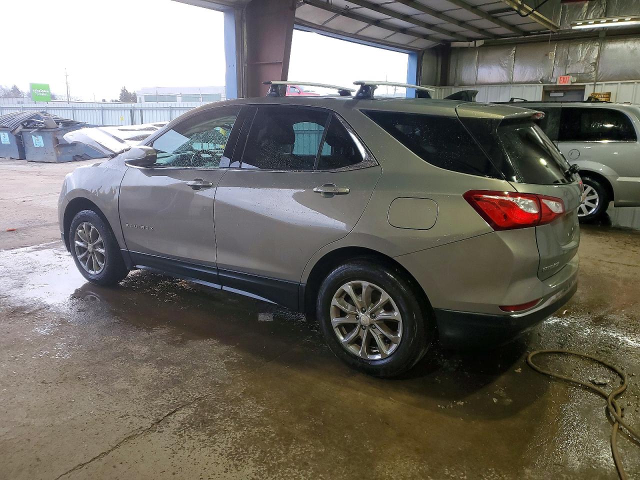 2018 CHEVROLET EQUINOX LT photo 2