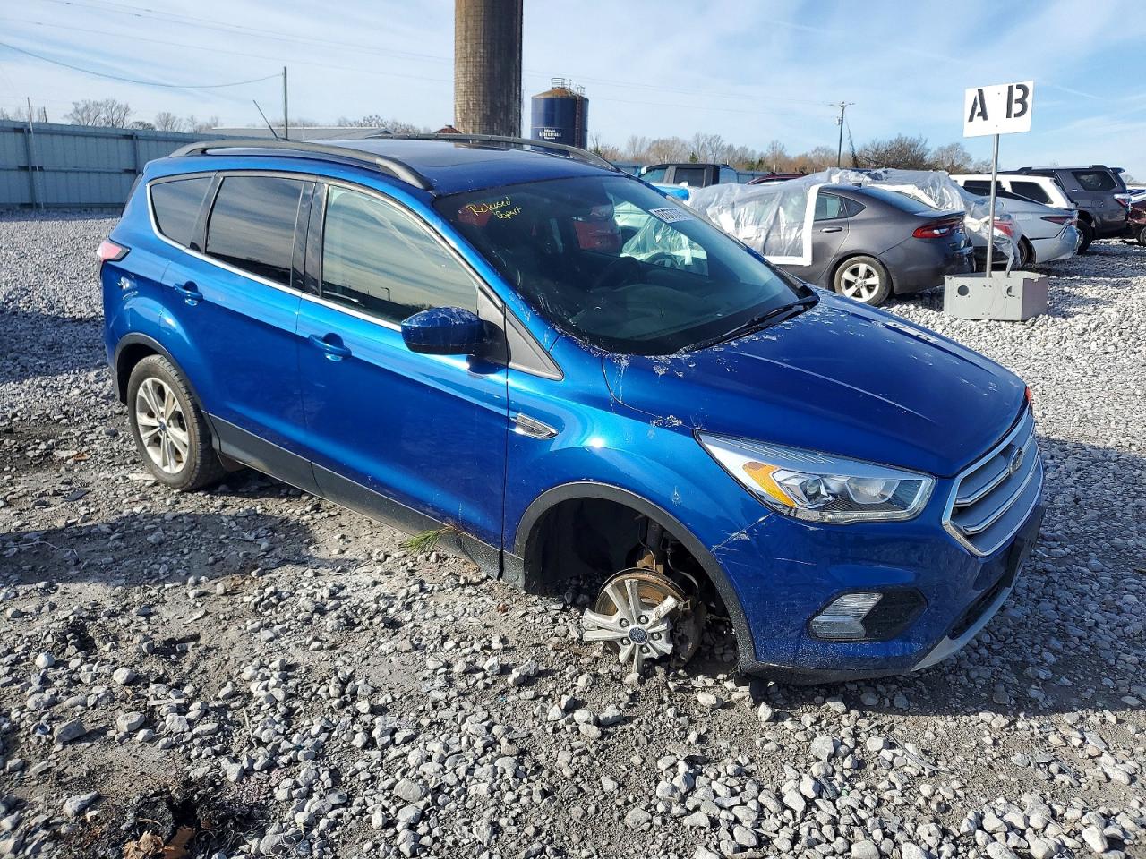 2017 FORD ESCAPE SE photo 4