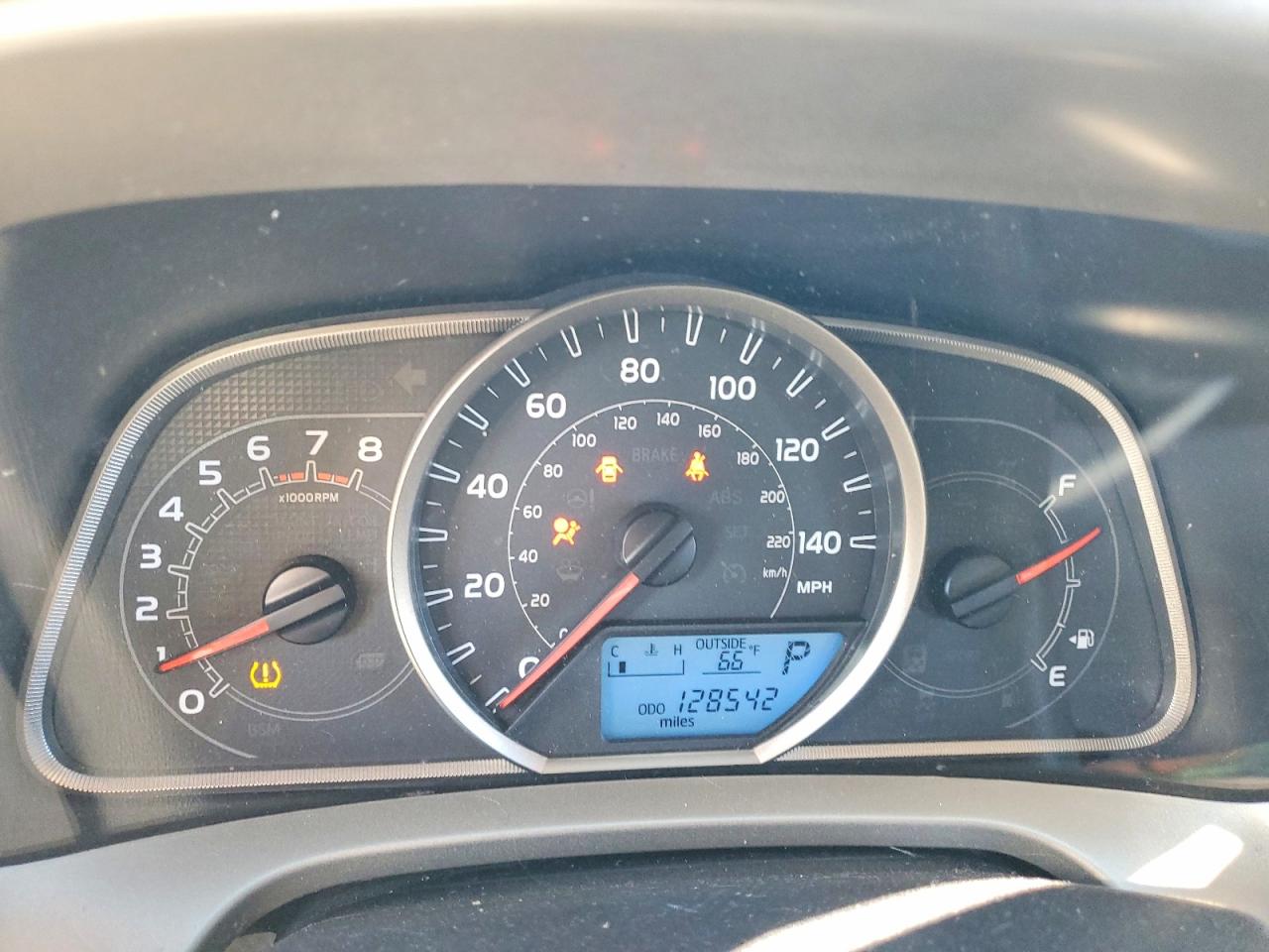 2015 TOYOTA RAV4 XLE photo 9