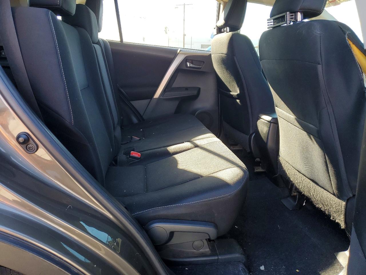 2015 TOYOTA RAV4 XLE photo 11
