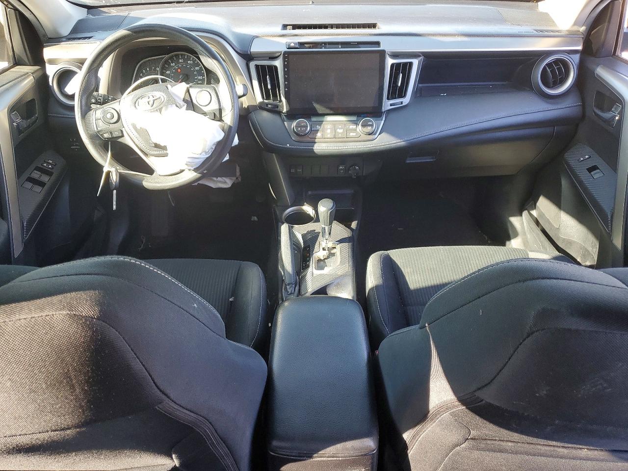 2015 TOYOTA RAV4 XLE photo 8