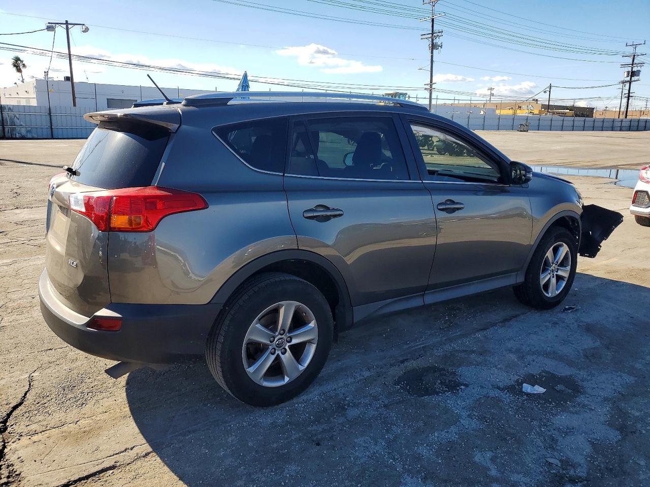 2015 TOYOTA RAV4 XLE photo 3