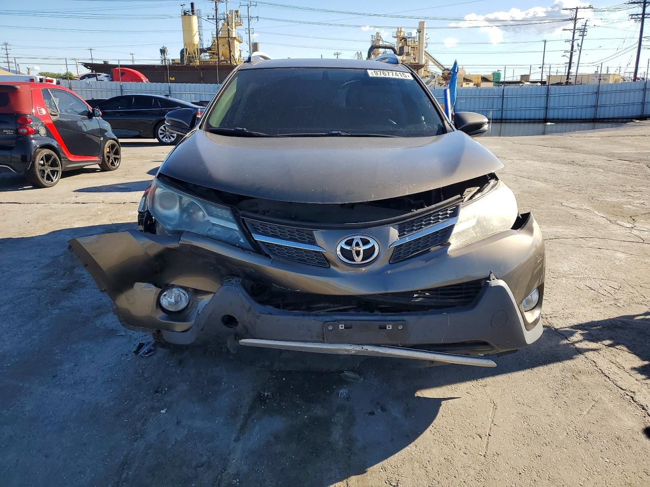 2015 TOYOTA RAV4 XLE photo 5