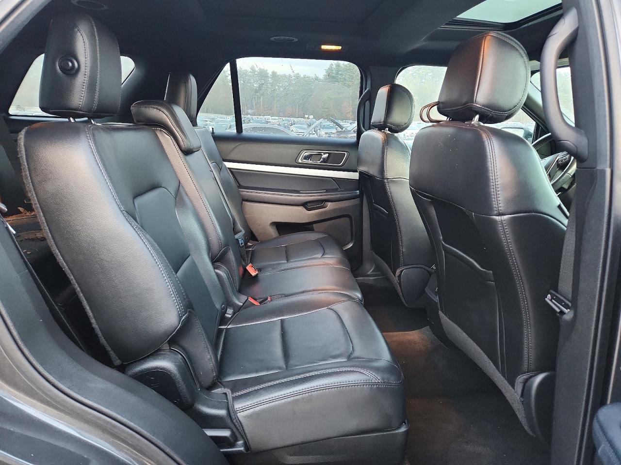 2017 FORD EXPLORER XLT photo 11