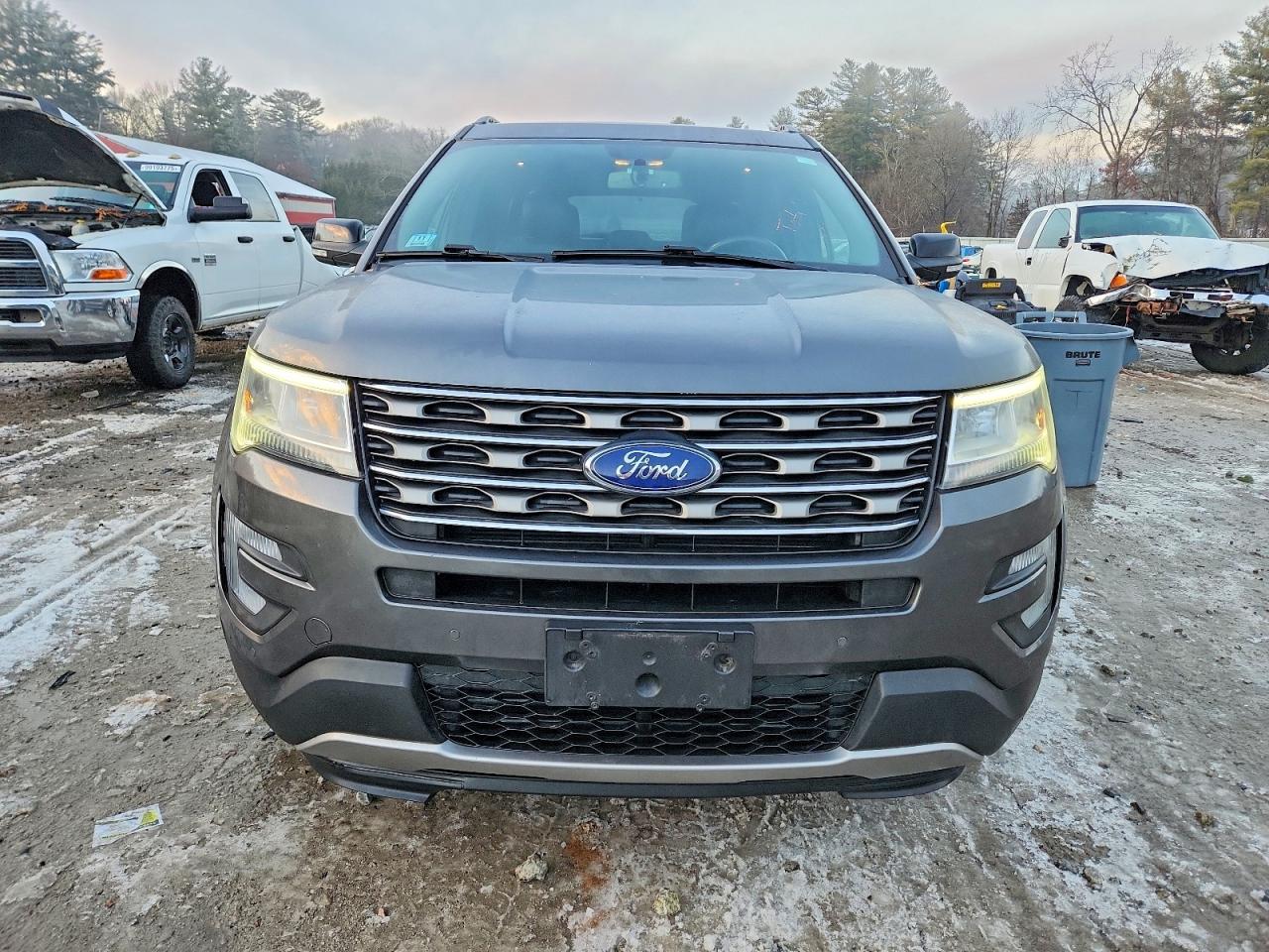 2017 FORD EXPLORER XLT photo 5