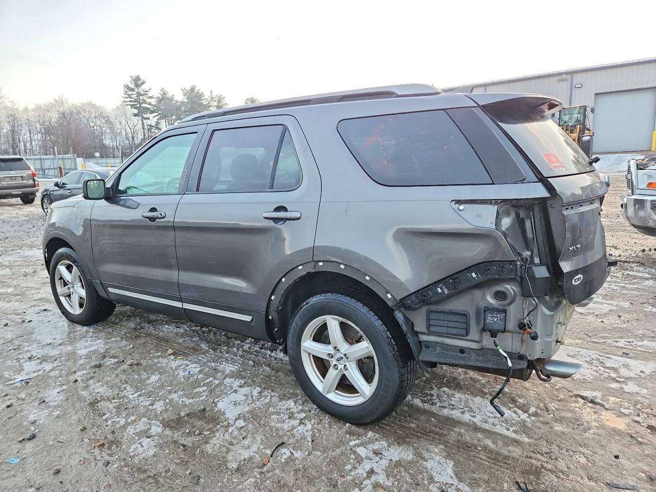 2017 FORD EXPLORER XLT photo 2