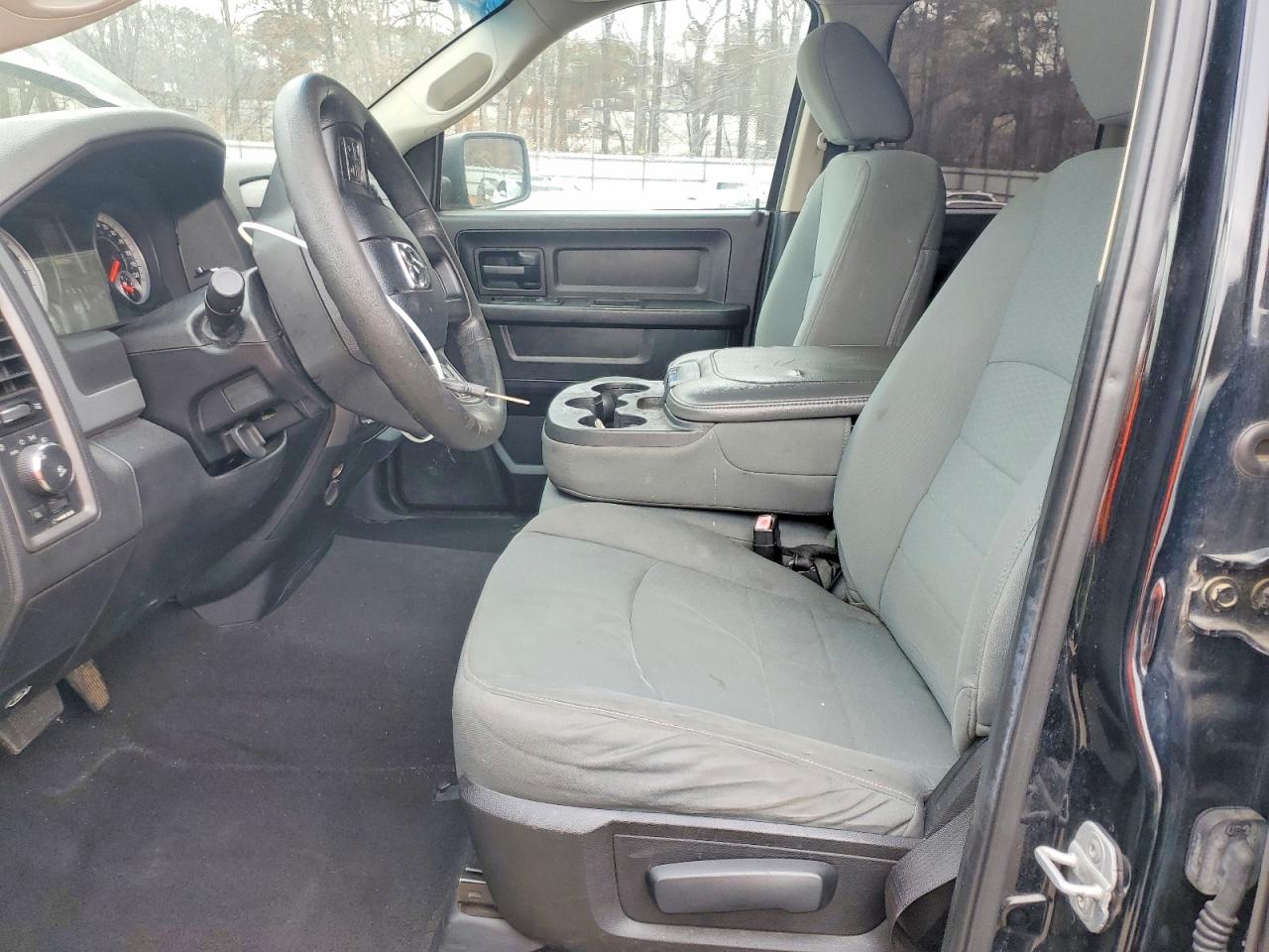 2013 RAM 1500 ST photo 7